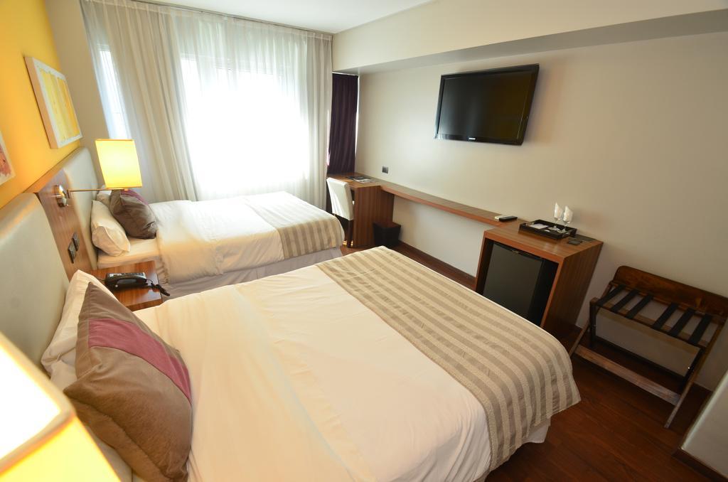 Hotel Bicentenario Suites & Spa San Miguel de Tucumán 객실 사진