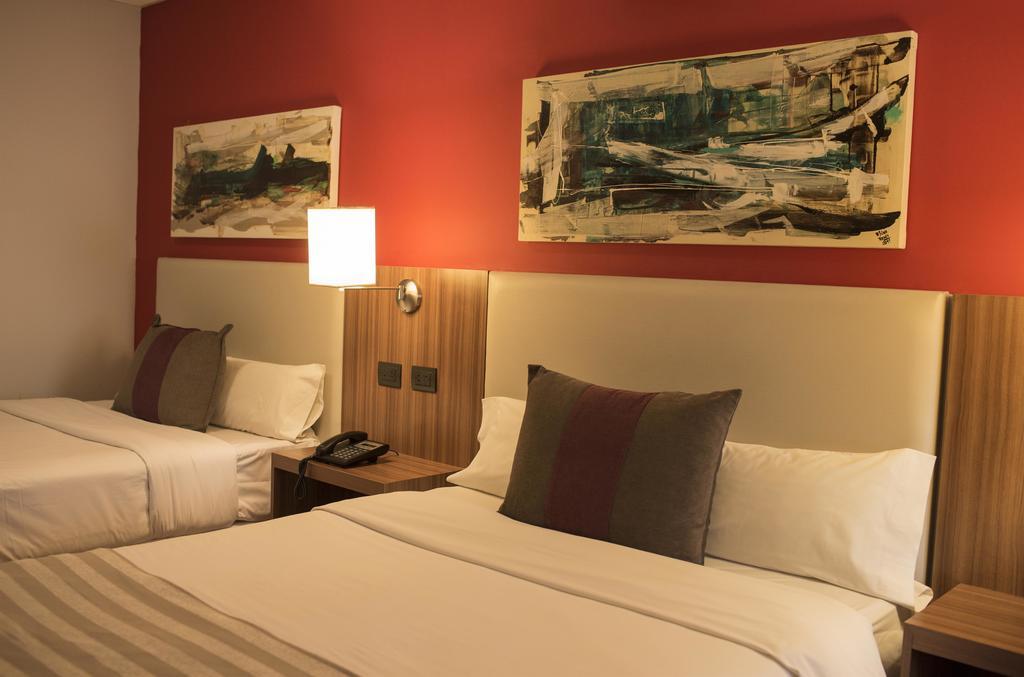 Hotel Bicentenario Suites & Spa San Miguel de Tucumán 객실 사진